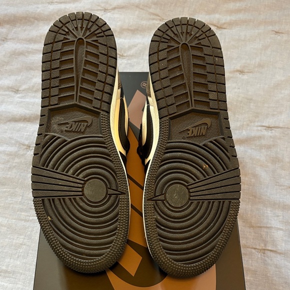 Nike Men's Black and White Low-Top Sneakers - Picture 5 of 5